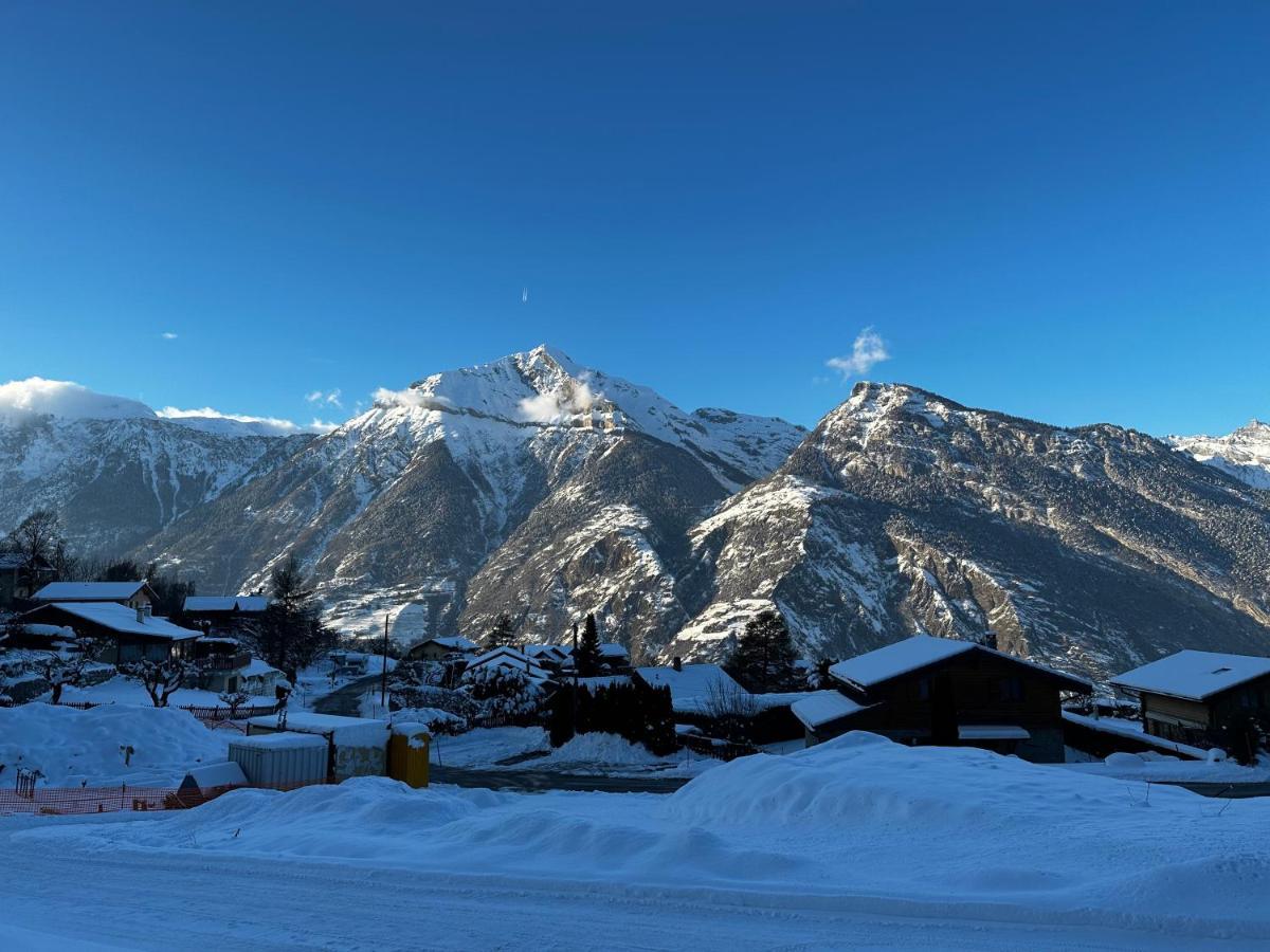 Chambres D'Hotes Les Louettes A Sapinhaut Canton Du Valais Saxon Exteriér fotografie